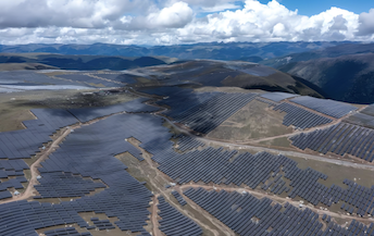 Blog perusahaan terbaru tentang Amphenol (Enphase) Luncurkan 97,5% Efisiensi Microinverter Berdasarkan Teknologi Gallium Nitride