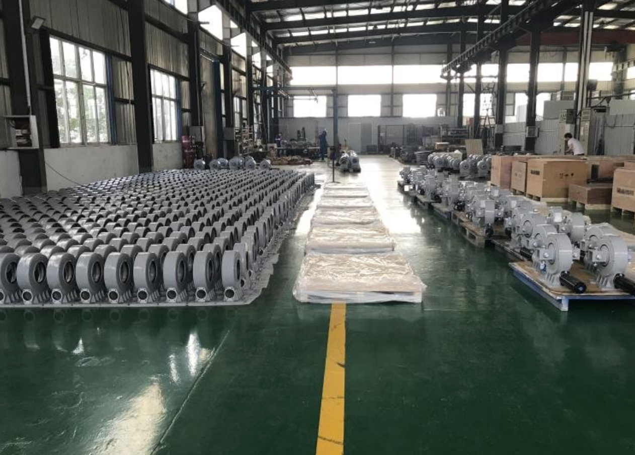 Blog perusahaan terbaru tentang Cara Memilih Gearbox Slew Drive yang Tepat untuk Pelacak Surya