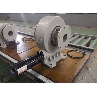 Drive Slewing Vertikal Tahan Korosi C4 C5 Untuk Sistem Pelacakan Tenaga Surya 60kNm Holding Torque