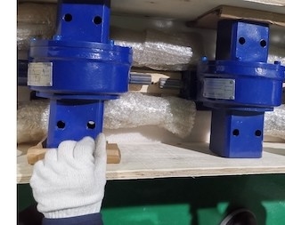 3 Inches Worm Gearbox Dengan Motor Untuk Sistem Pelacakan Panel Surya Beban Berat