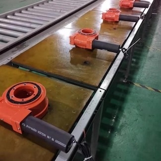 SE9 Slewing Bearing Drive Otomotif Mengangkat Drive Slewing Vertikal Untuk Sistem Pelacakan Surya
