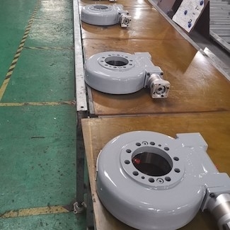 9" Compact Worm Drive Slew Ring Akurasi Tinggi Beban Radial 130kN