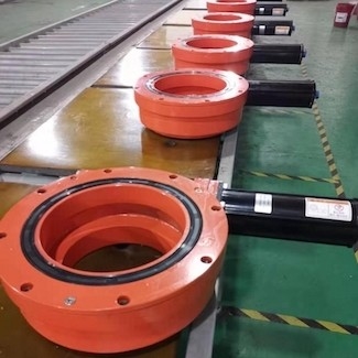 SE14 Worm Gear Slew Drive Gearbox Perumahan Tertutup 63Kgs 6550 Nm