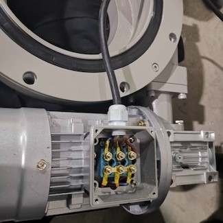 Solar Tracker Linkage Small Slew Drive Untuk Sistem Pelacakan Surya 533Nm